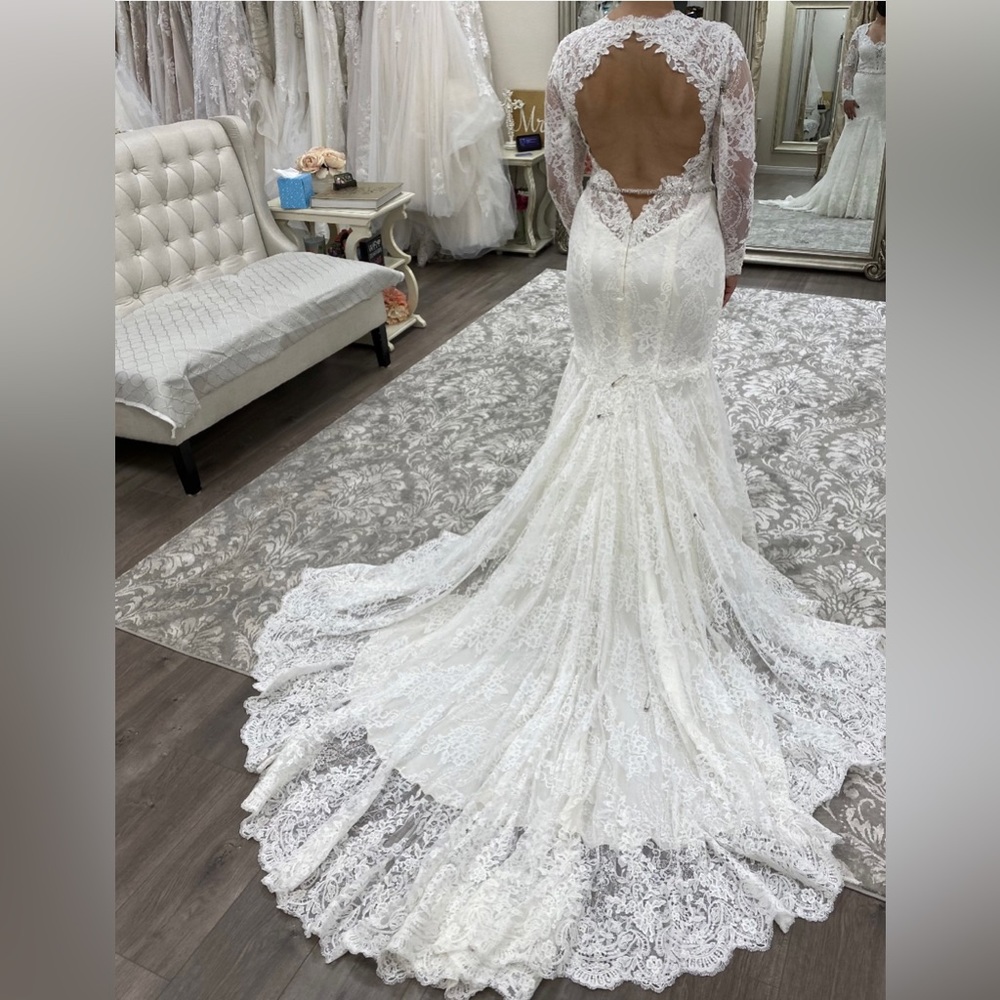 Winnie couture Beverly Hills brand new wedding dress style Averil